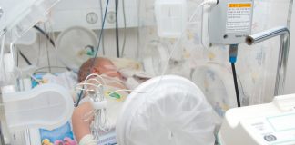 Baby in ziekehuis